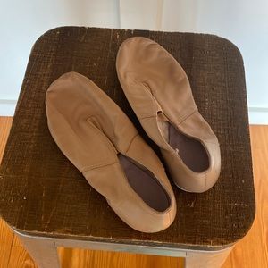 Girls size 7.5 jazz shoe